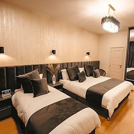 Onyx Luxury Bedroom 5*